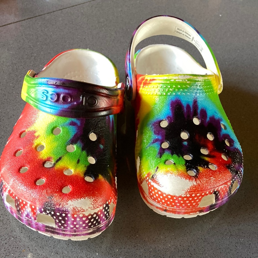 Toddlers tie dye CROCS 🐊🐊